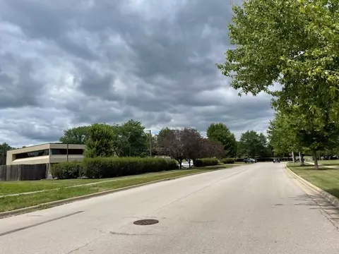 2285 Valley Creek Dr, Elgin, IL 60123 photo 3