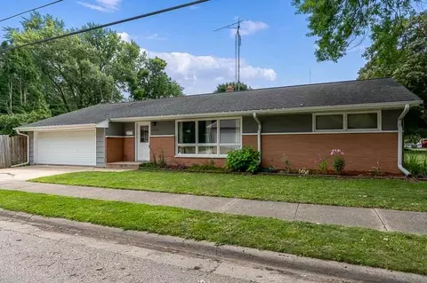 3805 Buckingham Dr, Rockford, IL 61107