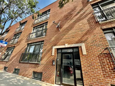 2120 W 35th St #201, Chicago, IL 60608