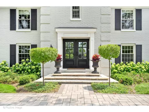 Exterior - 48 Devonshire Dr, Oak Brook, IL 60523 photo 5 of 14