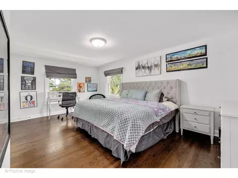 Bedroom - 48 Devonshire Dr, Oak Brook, IL 60523 photo 4 of 5