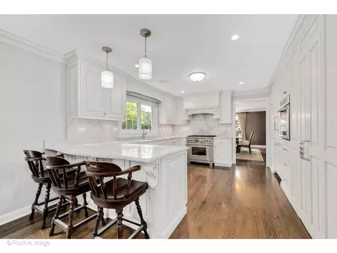 Kitchen - 48 Devonshire Dr, Oak Brook, IL 60523 photo 1 of 6