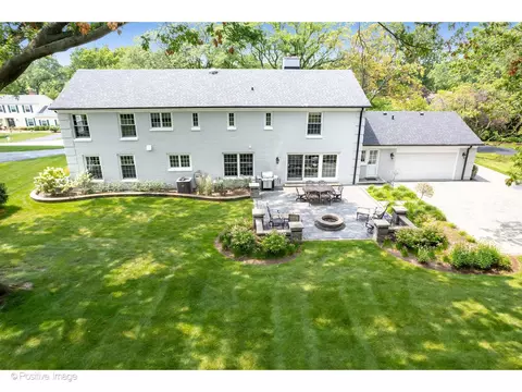 Exterior - 48 Devonshire Dr, Oak Brook, IL 60523 photo 10 of 14