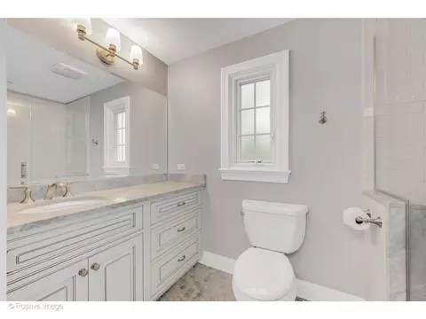 Bath - 48 Devonshire Dr, Oak Brook, IL 60523 photo 6 of 9