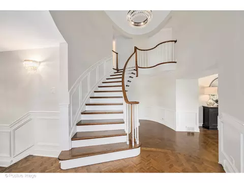 Entry Way - 48 Devonshire Dr, Oak Brook, IL 60523 photo 2 of 4