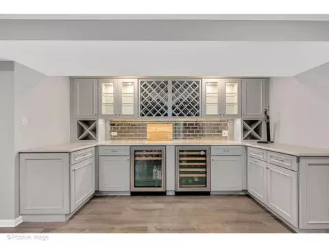 Kitchen - 48 Devonshire Dr, Oak Brook, IL 60523 photo 6 of 6