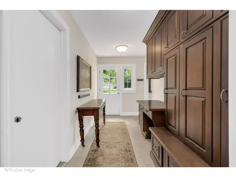 Entry Way - 48 Devonshire Dr, Oak Brook, IL 60523 photo 3 of 4