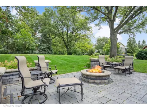 Exterior - 48 Devonshire Dr, Oak Brook, IL 60523 photo 8 of 14