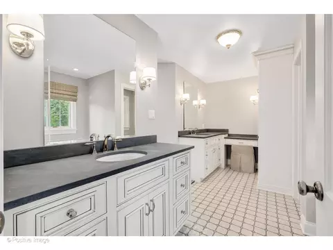 Bath - 48 Devonshire Dr, Oak Brook, IL 60523 photo 2 of 9