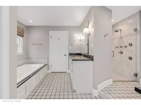 Bath - 48 Devonshire Dr, Oak Brook, IL 60523 photo 3 of 9