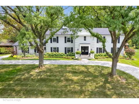 Exterior - 48 Devonshire Dr, Oak Brook, IL 60523 photo 2 of 14