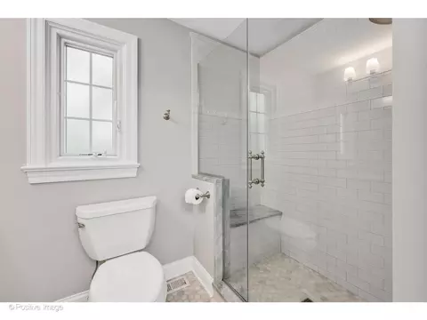 Bath - 48 Devonshire Dr, Oak Brook, IL 60523 photo 7 of 9
