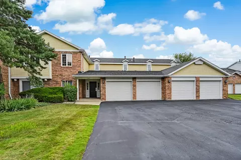 7245 Willow Way Ln #B, Willowbrook, IL 60527