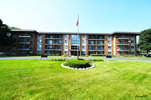 2234 S Goebbert Rd #422, Arlington Heights, IL 60005