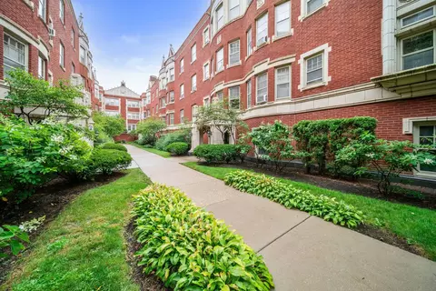 208 N Oak Park Ave #1II, Oak Park, IL 60302