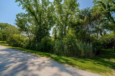 3306 E Forestview Trl, Crete, IL 60417 photo 1