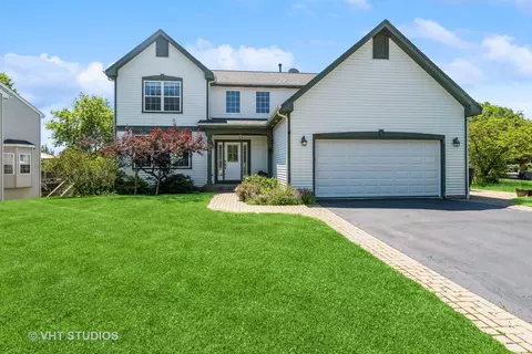 439 N Crooked Lake Ln, Lindenhurst, IL 60046