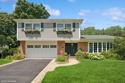 1500 Sequoia Trl, Glenview, IL 60025