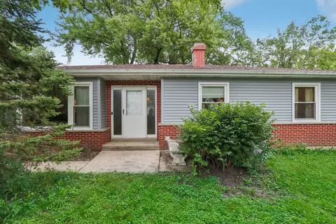 26125 N Hickory Ave, Mundelein, IL 60060
