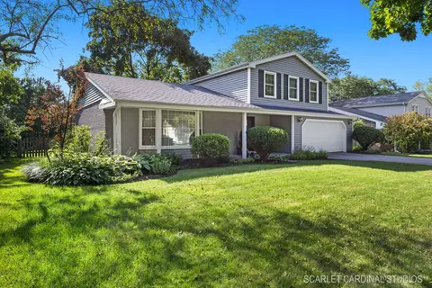 1541 Chippewa Dr, Naperville, IL 60563 photo 2