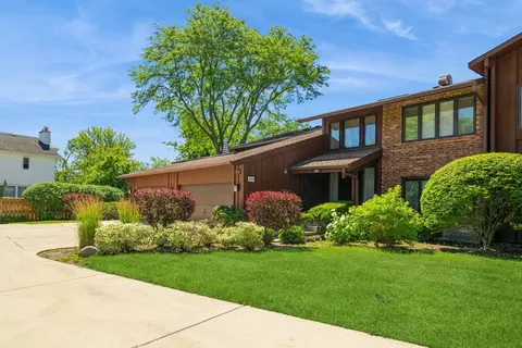 3101 Toulon Dr #D2, Northbrook, IL 60062
