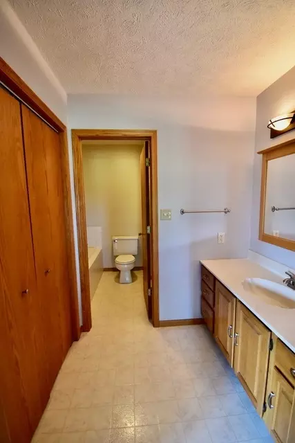 Bath - 8569 N 2300 East Rd, Downs, IL 61736 photo 2 of 4