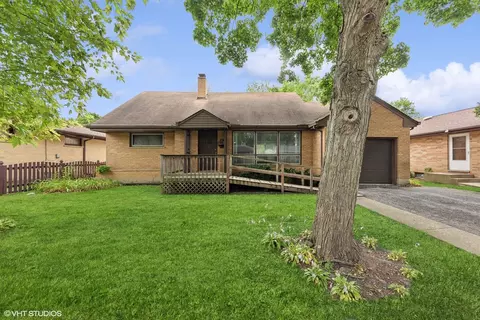 361 Woodland Dr, Grayslake, IL 60030