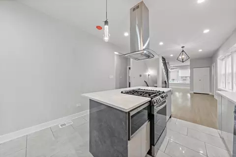 1646 E 83rd Pl, Chicago, IL 60617 photo 13