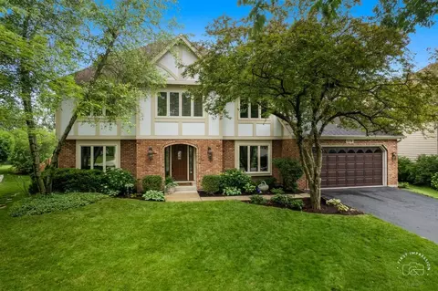 574 Braemar Ave, Naperville, IL 60563