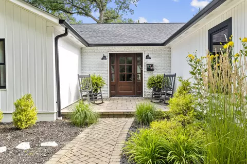 Exterior - 117 E Blodgett Ave, Lake Bluff, IL 60044 photo 3 of 13