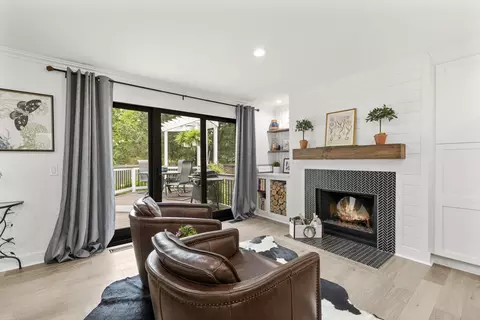 Living - 117 E Blodgett Ave, Lake Bluff, IL 60044 photo 1 of 4