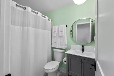 Bath - 117 E Blodgett Ave, Lake Bluff, IL 60044 photo 3 of 3