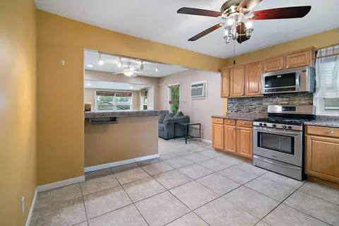 855 W Bridge St, Kankakee, IL 60901 photo 9