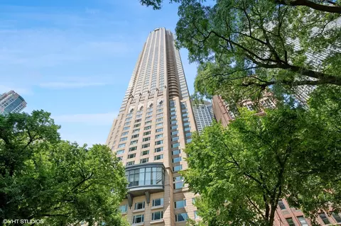 800 N Michigan Ave #3902, Chicago, IL 60611