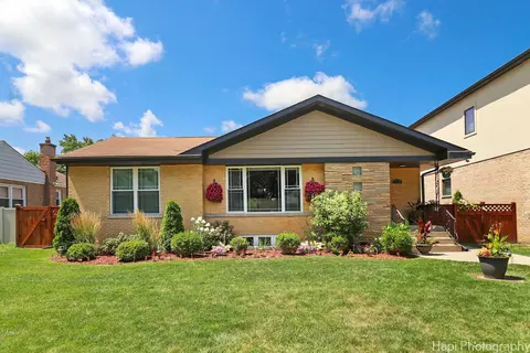 7730 Kilbourn Ave, Skokie, IL 60076