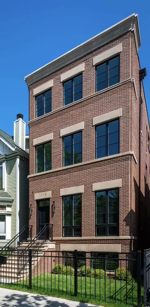 1318 W School St, Chicago, IL 60657