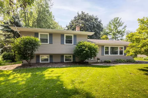 308 Basswood Dr, Naperville, IL 60540
