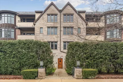1600 Green Bay Rd #401, Highland Park, IL 60035