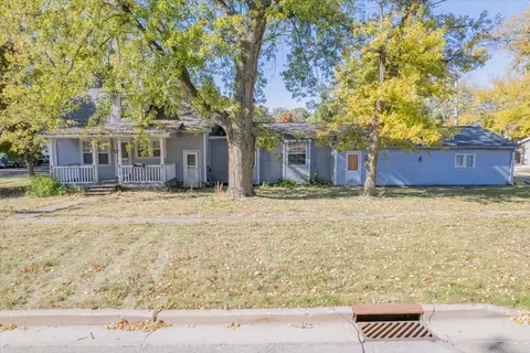 721 E Main St, Clinton, IL 61727 photo 3