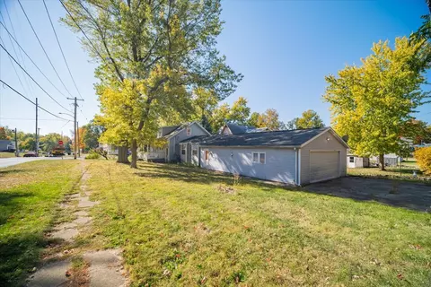 721 E Main St, Clinton, IL 61727 photo 7