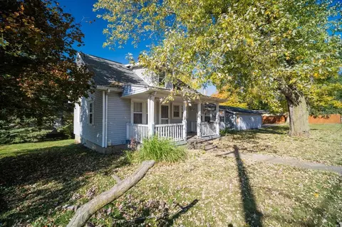 721 E Main St, Clinton, IL 61727 photo 5
