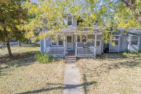 721 E Main St, Clinton, IL 61727 photo 4