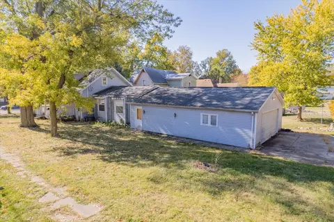 721 E Main St, Clinton, IL 61727 photo 8