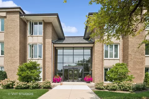 1 Oak Brook Club Dr #A205, Oak Brook, IL 60523