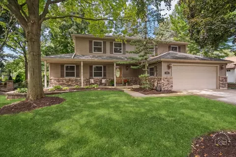 905 Carlson Ct, Naperville, IL 60563
