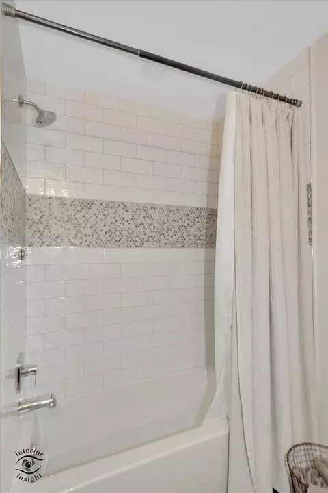 Bath - 1620 Stonebridge Trl, Wheaton, IL 60189 photo 6 of 6