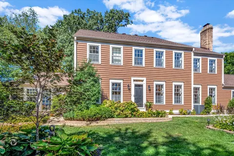 1620 Stonebridge Trl, Wheaton, IL 60189
