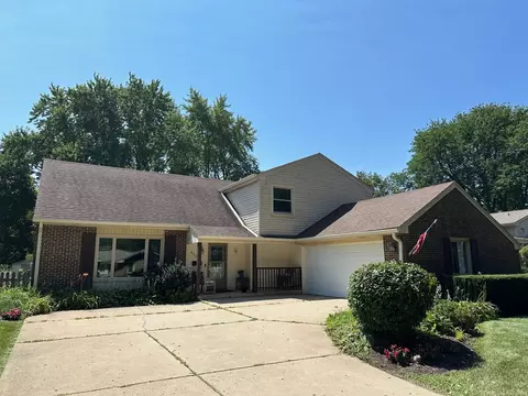 653 E Balsam Ln, Palatine, IL 60074