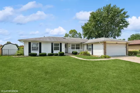 277 W Shelley Rd, Elk Grove Village, IL 60007