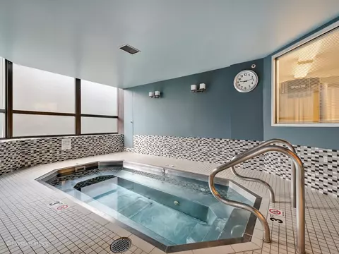 Exterior - 400 E Ohio St #802, Chicago, IL 60611 photo 3 of 5